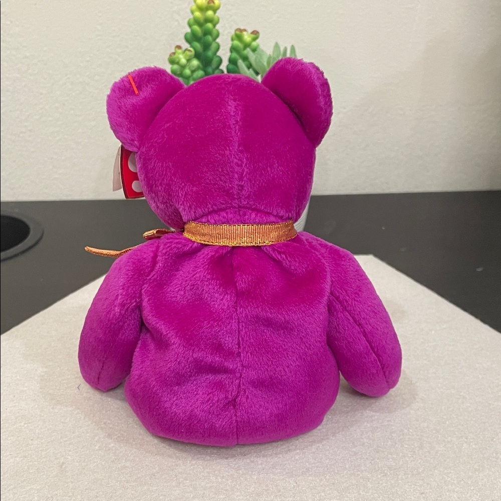Ty Bright Magenta Beanie Baby Bear with Gold Ribbon and Embroidered Globe - Picture 7 of 8